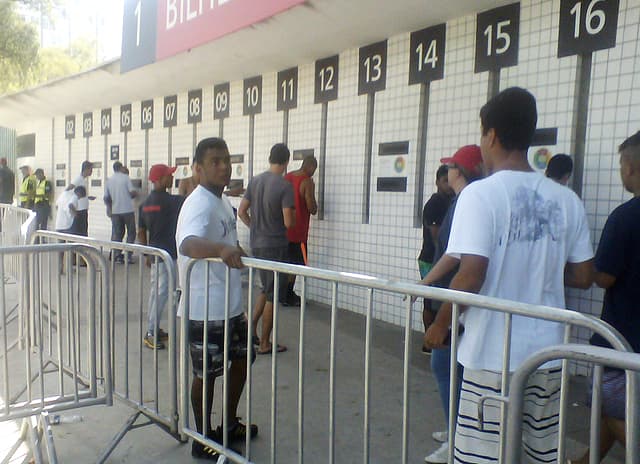 Venda de ingressos no Maracanã (Foto: Alexandre Braz)