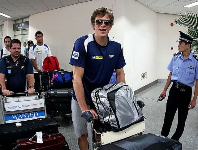 Cesar Cielo desembarca em Xangai (Foto: Satiro Sodré / Divulgação)