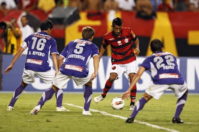 Flamengo x Real Potosí - Copa Libertadores - Léo Moura (Foto: Cleber Mendes)