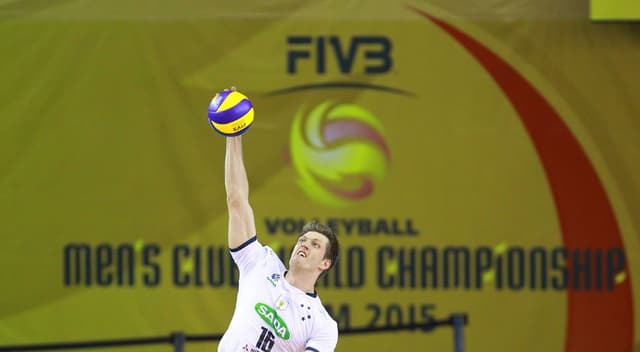 Éder ataca durante jogo do Sada Cruzeiro no Mundial de Clubes (Foto: Divulgação/FIVB)