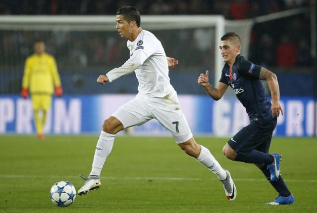 Real Madrid e PSG lideram tranquilamente o grupo A, com 7 pontos cada. São também as únicas equipes que ainda não sofreram gols (AFP PHOTO / THOMAS SAMSON)