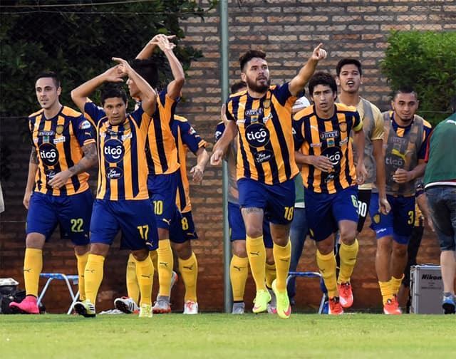 Sportivo Luqueno x AtleticoPR (foto:AFP)