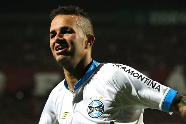 Luan, do Grêmio, tem 22 anos