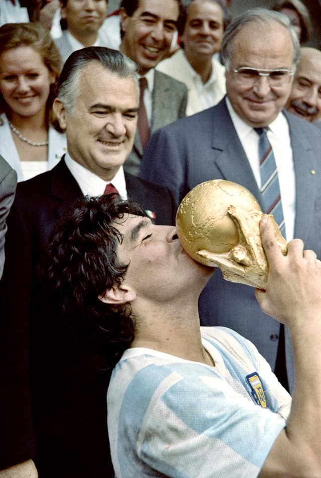 Ídolo Maradona completa 55 anos. Confira imagens de sua trajetória (Foto: AFP)