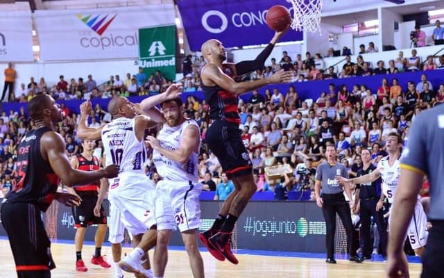 Marquinhos teve grande atuação apesar do revés do Flamengo (João Pires/LNB)