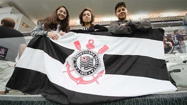 HOME - Corinthians x Coritiba - Campeonato Brasileiro - Torcida em Itaquera (Foto: João Moura/Fotoarena/LANCE!Press)