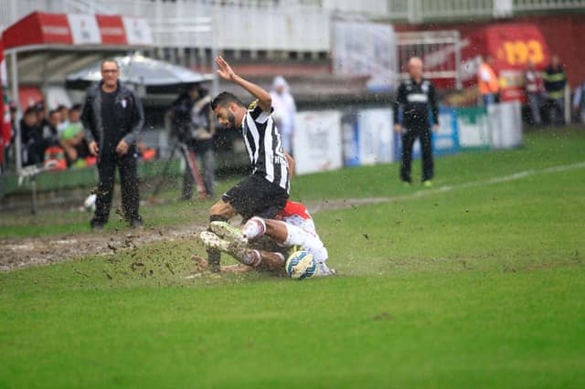 Joinville x Santos (Foto: CARLOS JR/FUTURA PRESS)