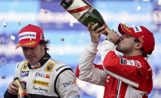 Felipe Massa venceu GP do Brasil de 2008, mas viu Lewis Hamilton ser campeão no fim (AFP PHOTO / MAURICIO LIMA)