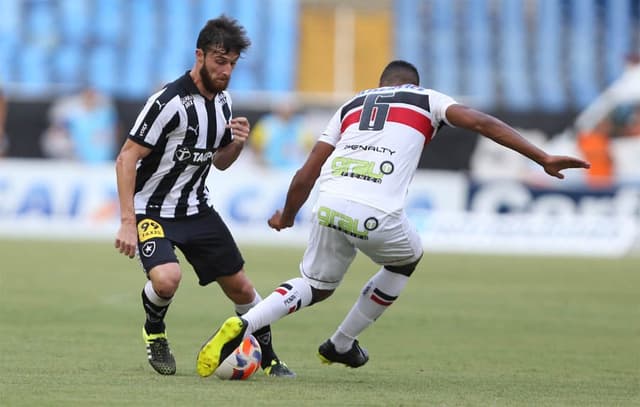 A derrota do Botafogo para o Santa Cruz em imagens (foto:Cleber Mendes/LANCE!Press)