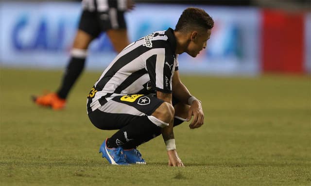 A derrota do Botafogo para o Santa Cruz em imagens (foto:Cleber Mendes/LANCE!Press)