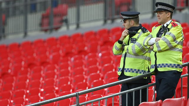 HOME - Inglaterra x França - Amistoso internacional - Policiais em Wembley (Foto: Justin Tallis/AFP)