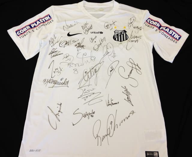 Camisa do Santos autografada