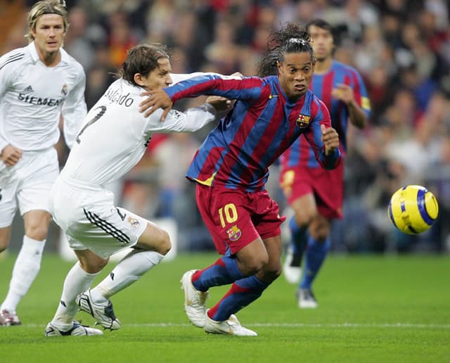 Show de Ronaldinho contra o Real completa 10 anos (Foto: AFP / JAVIER SORIANO)