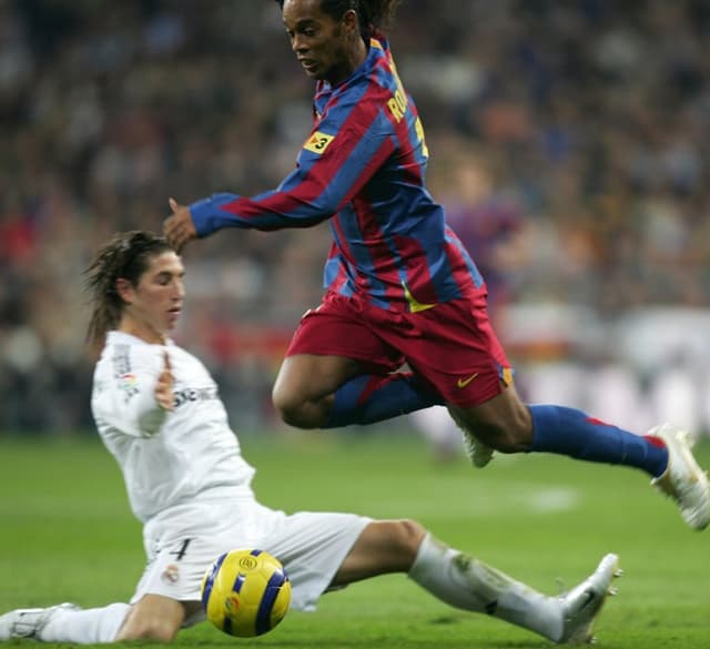 Show de Ronaldinho contra o Real completa 10 anos (Foto: AFP / Pierre-Philippe MARCOU)