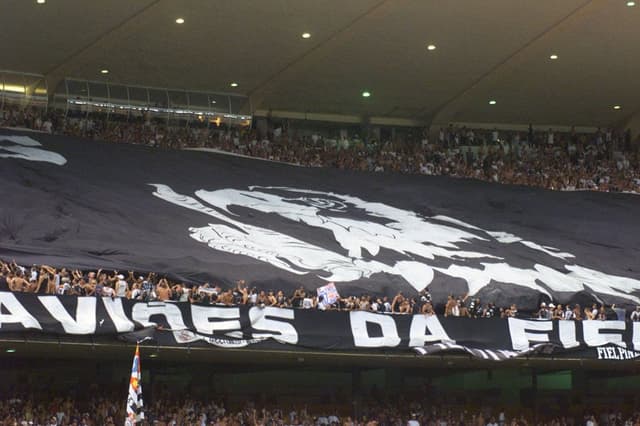 Torcida do Corinthians contra o Vasco no mundial de 2000