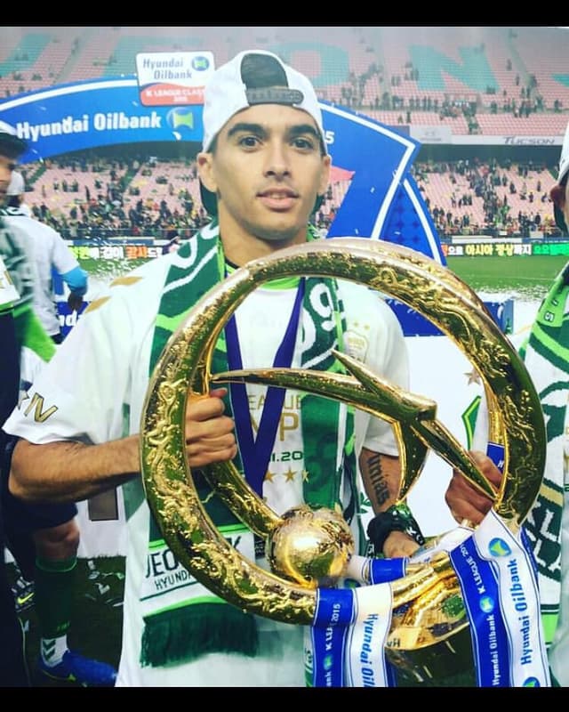 Leonardo, bicampeão com o Jeonbuk em 2015 (Foto: Divulgação/LANCEPRESS!)