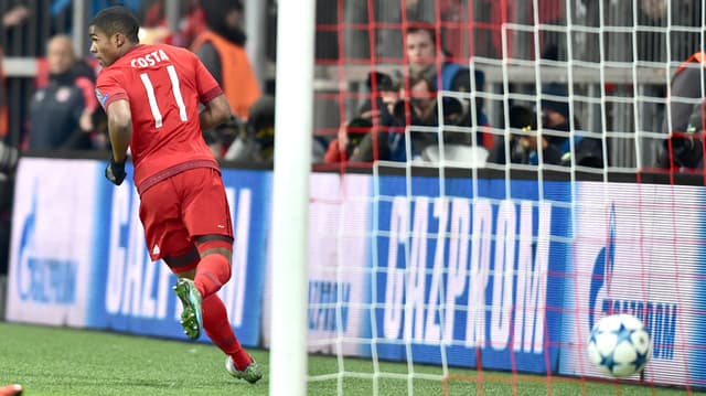 HOME - Bayern de Munique x Olympiacos - Liga dos Campeões - Douglas Costa (Foto: Peter Kneffel/DPA/AFP)