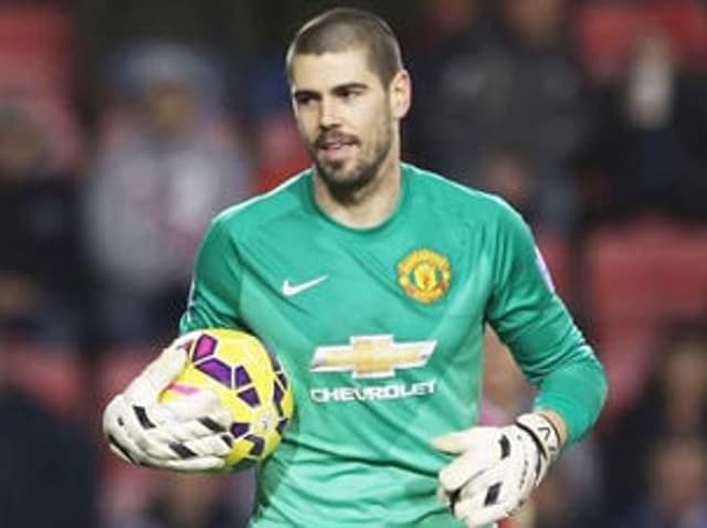 Valdés segue sem espaço no Manchester United (Foto: Reprodução / Facebook)