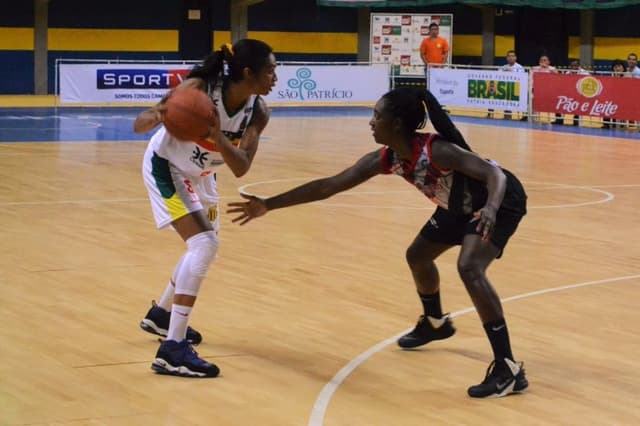 O Sampaio Correa, de Iziane, venceu o Maranhão, por 71 a 56, nesta segunda (30) (Foto: Paulo de Tarso Jr./Sampaio Correa)