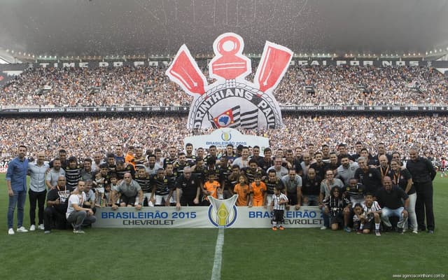 Elenco do Corinthians campeão brasileiro (Foto: Daniel Augusto Jr)