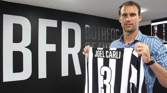 HOME - Joel Carli é anunciado como reforço do Botafogo (Foto: Gabriel Baron/Botafogo)