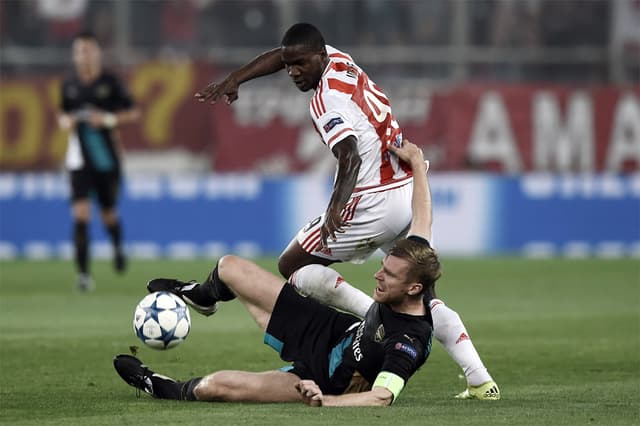 Olympiacos x Arsenal (Foto:AFP)