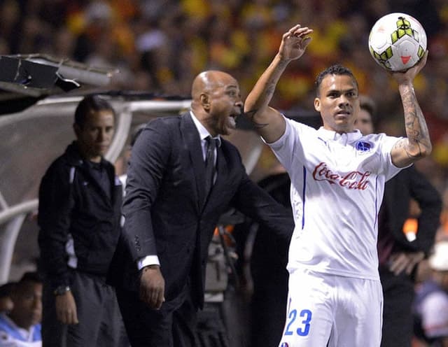 Peralta chegou a ser convocado para a seleção na Copa de 2014, mas foi cortado por lesão (Foto: Ezequiel Becerra / AFP)