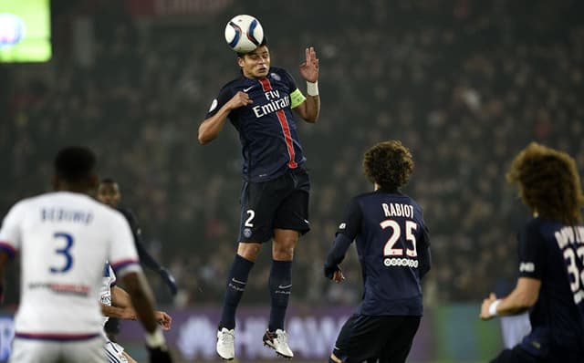 Thiago Silva comanda a defesa do PSG (Foto: Franck Fife / AFP)