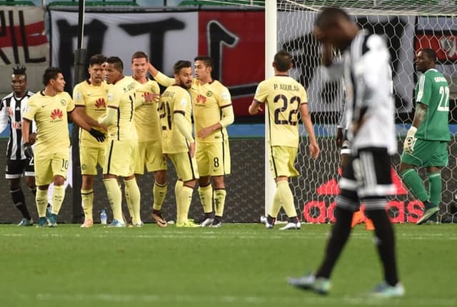 Jogadores comemoram um dos gols do América-MEX (Foto: Kazuhiro Nogi / AFP)