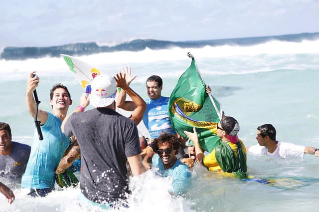 Veja as melhores imagens do título de Adriano de Souza no WCT