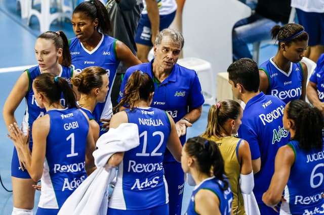 Rexona-AdeS, do técnico Bernardinho, venceu Vôlei Nestlé fora de casa e terminou primeiro turno na liderança (Foto: Wander Roberto/CBV)