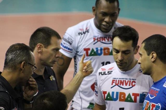 Equipe do Taubaté, durante jogo pela Superliga Masculina de vôlei (Foto: Rafinha Oliveira/Funvic Taubaté)