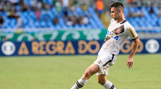 Bruno Gallo teve bom rendimento no meio-campo do Vasco (Foto: Marcelo Cortes/Lancepress!)