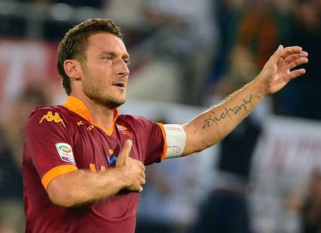 Em 2012, Totti completou 20 anos defendendo as cores da Roma, seu único time como profissional (AFP PHOTO / GABRIEL BOUYS)