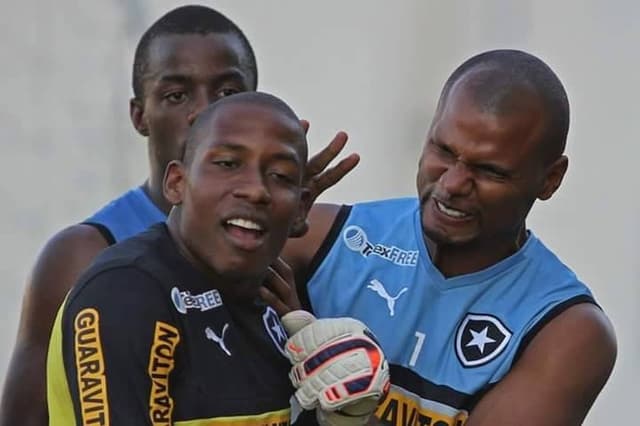 Goleiro Luis Guilherme, com Jefferson, nos tempos de Botafogo (Foto: Vitor Silva/SSPress)