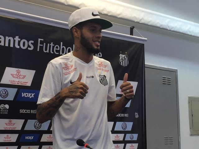 Paulinho no Santos