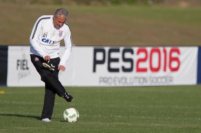 Saídas de jogadores são pedras no sapato de Tite (Foto: Daniel Augusto Jr)