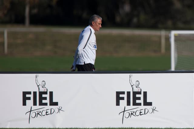 Tite tem dificuldades para remontar o Corinthians (Foto: Daniel Augusto Jr)