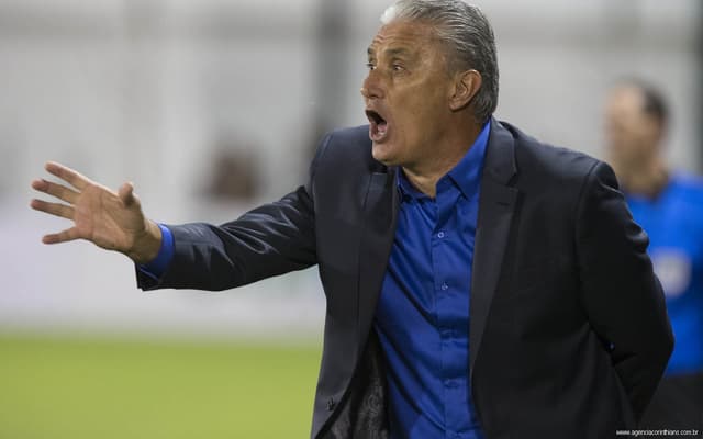 Tite, durante a vitória do Corinthians sobre o Shakhtar (Foto: Daniel Augusto Jr)