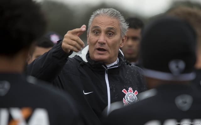 Tite quer reforços tarimbados para o Corinthians (Foto: Daniel Augusto Jr)