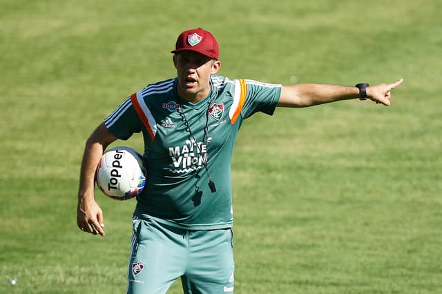 Eduardo Baptista testou opções para ausências que deve ter contra o Atlético-PR (Foto: Wagner Meier / LANCE!Press)