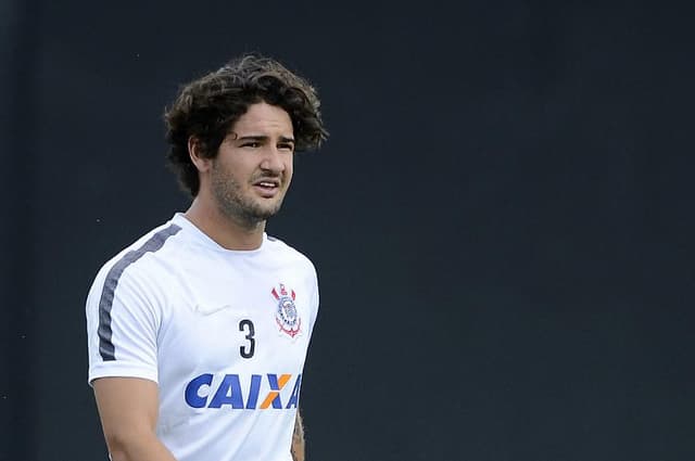 Alexandre Pato acertou sua transferência para o Chelsea