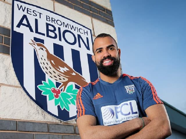 Sandro foi apresentado pelo West Bromwich (Foto: Divulgação / WBA)