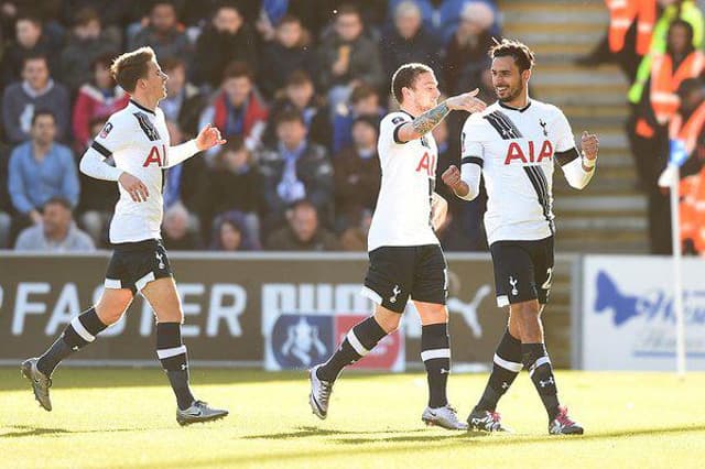 Colchester x Tottenham - Gol de Nacer Chadli