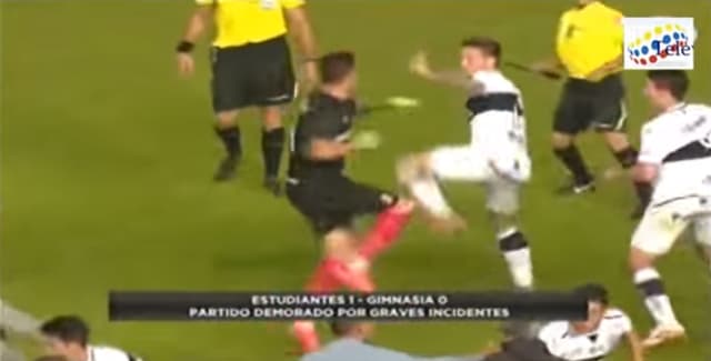 Violência no clássico de La Plata (Foto: Reprodução)