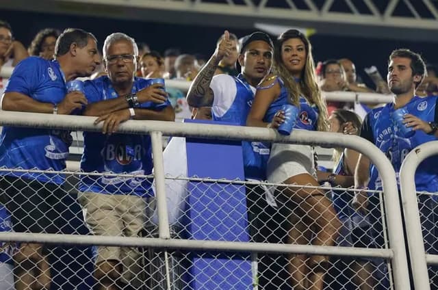 Folia liberada! Esportistas se divertem em desfile do Grupo Especial do Rio