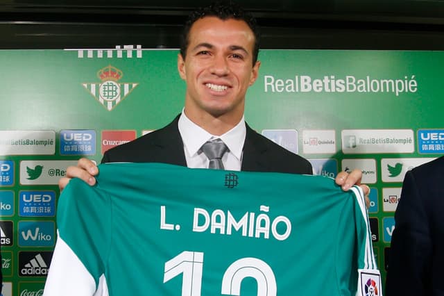 Veja as fotos da apresentação de Leandro Damião pelo Betis (Foto: Divulgação / Betis)