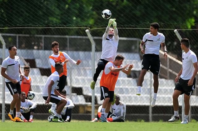 Patito no treino do Santos