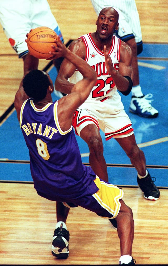 1998 - Kobe Bryant é marcado por Michael Jordan