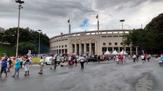 Pacaembu antes de São Paulo x The Strongest